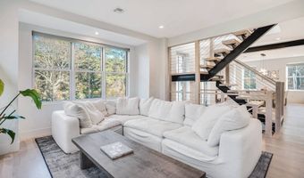 55 Bay View Ave, Amagansett, NY 11930
