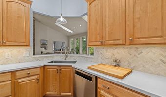 915 Timber Glen Ln, Ballwin, MO 63021