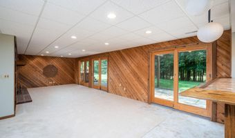 970 Cramton Ave NE, Ada, MI 49301