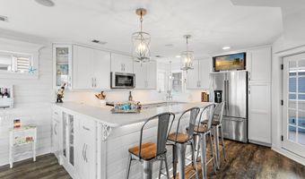 222 7TH St, Beach Haven, NJ 08008
