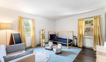 486 Edgeworthe Dr SE, Ada, MI 49301