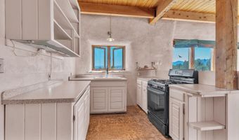 77 North Rd, Carson, NM 87517