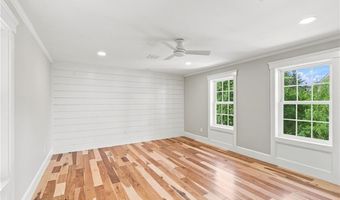 40 Congregational St, Bristol, RI 02809