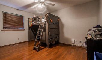 104 Caulder Dr, Chickasha, OK 73018