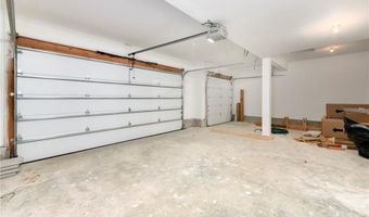 1640 Grayhawk Dr, Basehor, KS 66007