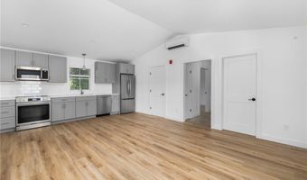 32 Exchange St 203, East Greenwich, RI 02818