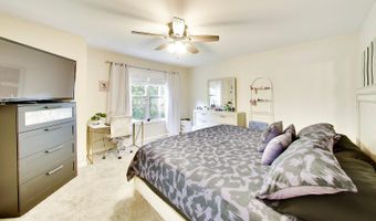 30 Oxford Ct, Algonquin, IL 60102