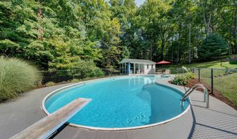 165 Oak Ridge Dr, Berlin, CT 06037