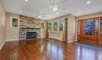 51 Bayside Ave, Amityville, NY 11701