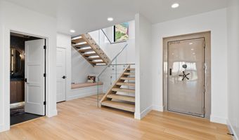 348 E HIDDEN LAKE Dr, Bountiful, UT 84010