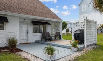 125 Pelican Dr, Atlantic Beach, NC 28512