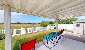 1987 Paradise Rd, Albert Lea, MN 56007