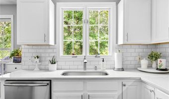 84 Country Hill Ln, North Kingstown, RI 02852