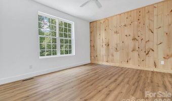 19 Green Valley Rd, Asheville, NC 28806