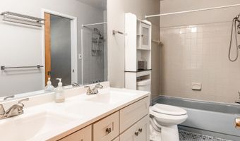 2844 Renfrew St, Ann Arbor, MI 48105