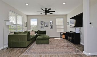 862 Heartland Park Ln, Antioch, IL 60002