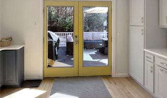 89 Narrow Ln, Charlestown, RI 02813