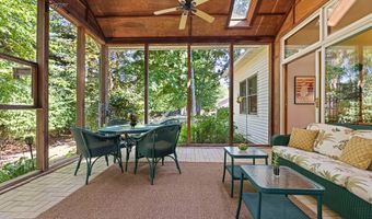 1059 Oakwood Dr, Alliance, OH 44601