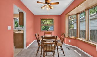911 David St, Antioch, IL 60002
