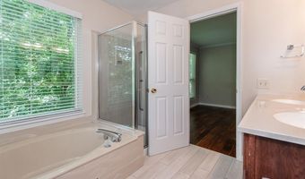 925 Westrun Dr, Ballwin, MO 63021