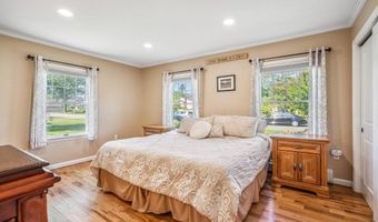 24 Bayview Pl, Amityville, NY 11701
