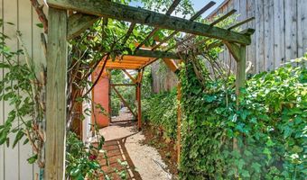 635 Chestnut St, Ashland, OR 97520