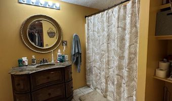 114 E Concord St, Athens, WV 24712