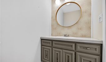 824 S Chillicothe Rd 11, Aurora, OH 44202