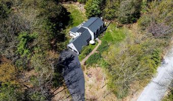 10 Greenbriar Ln, Amherst, NH 03031