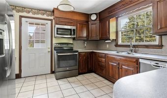 5 Fishing Cove Rd, North Kingstown, RI 02852