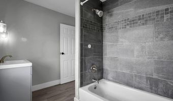 33 School St, Ashville, OH 43103