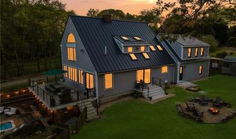 40 Charlotte Ave, North Kingstown, RI 02874