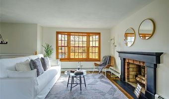 2 Simmons Rd, Barrington, RI 02806