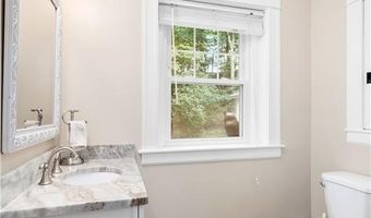 121 Commonwealth Ave, Warwick, RI 02886