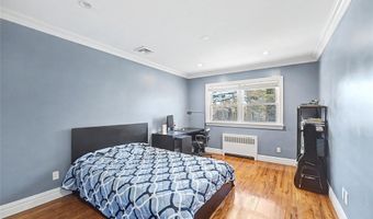 31 Edgemere Dr, Albertson, NY 11507