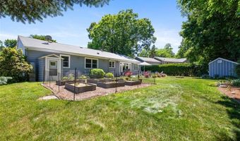 71 Primrose Hill Rd, Barrington, RI 02806