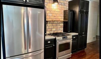 202 Bates St, Batesville, MS 38606