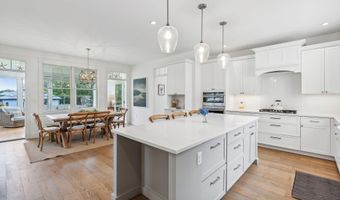 239 A Foreside Rd, Falmouth, ME 04105