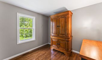 24 Ken Oaks Dr, Danbury, CT 06810