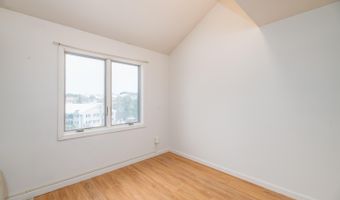 34 Parkwood Dr, Augusta, ME 04330