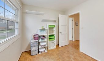2819 N Kennicott Ave, Arlington Heights, IL 60004