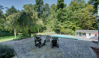 165 Oak Ridge Dr, Berlin, CT 06037