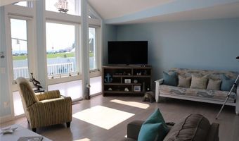19 Beach St 13, Narragansett, RI 02882