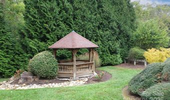 37 New Cross N, Asheville, NC 28805