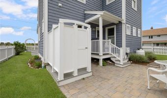439 Wandsworth St, Narragansett, RI 02882