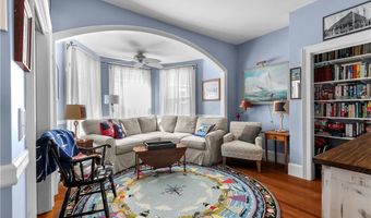 22 Greenough Pl, Newport, RI 02840