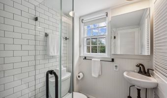 84 Indian Wells Hwy, Amagansett, NY 11930