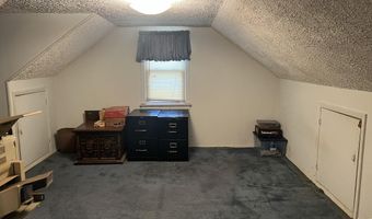 571 Hopping Rd, Belford, NJ 07718