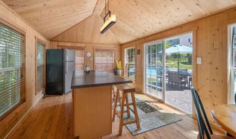 35 Shinnecock Hills Dr, Albany, NY 12205