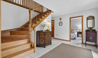 2 Stouffer Cir, Andover, MA 01810